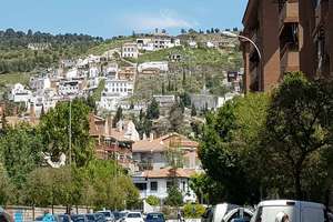 Parkovací místa v Vergeles-Alminares, Granada. 