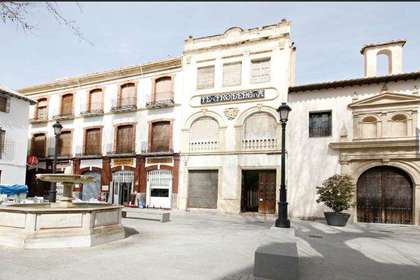 Gebouwen verkoop in Baza, Granada. 