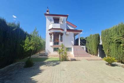Dům na prodej v Llanos de Silva, Atarfe, Granada. 